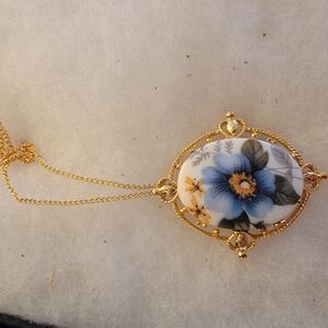 Gold Floral Pendant Necklace